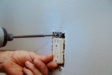 usb-c wall outlet installed in a San Antonio living room